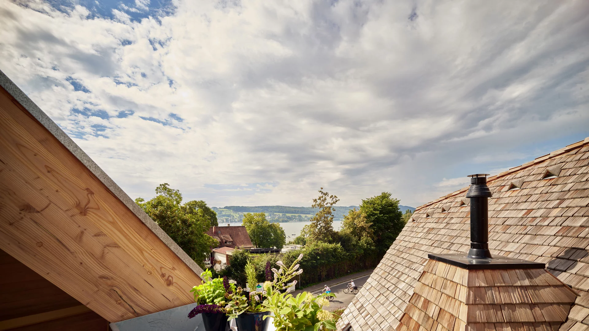 Blick über das Dach der Villa zum Bodensee Blick über das Dach der Villa zum Bodensee